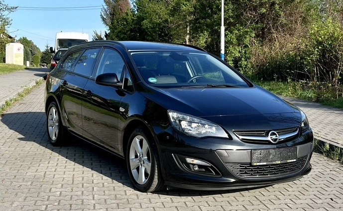 Opel Astra cena 38900 przebieg: 129999, rok produkcji 2015 z Pruchnik małe 781